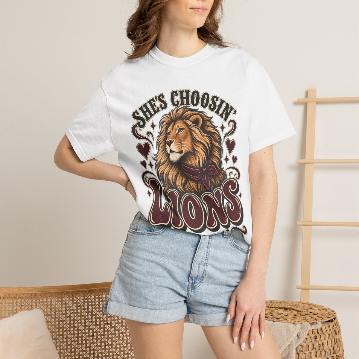 She’s Choosin’ Lions, I Can Tell Vintage Graphic Tee