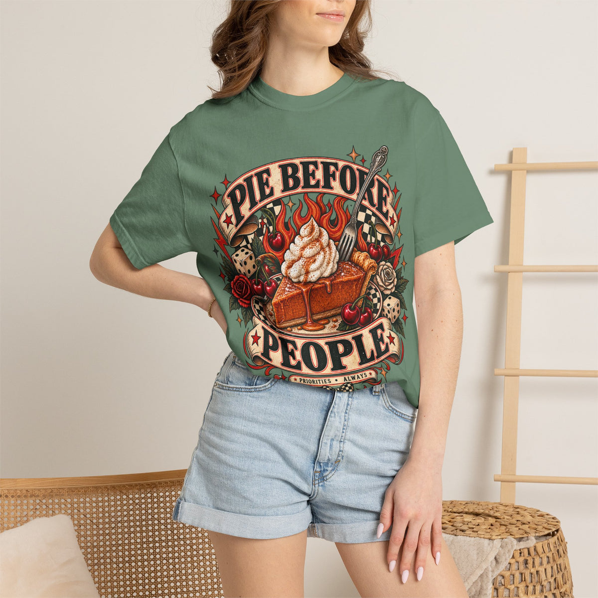 Pie Before People Vintage Thanksgiving Graphic Tee
